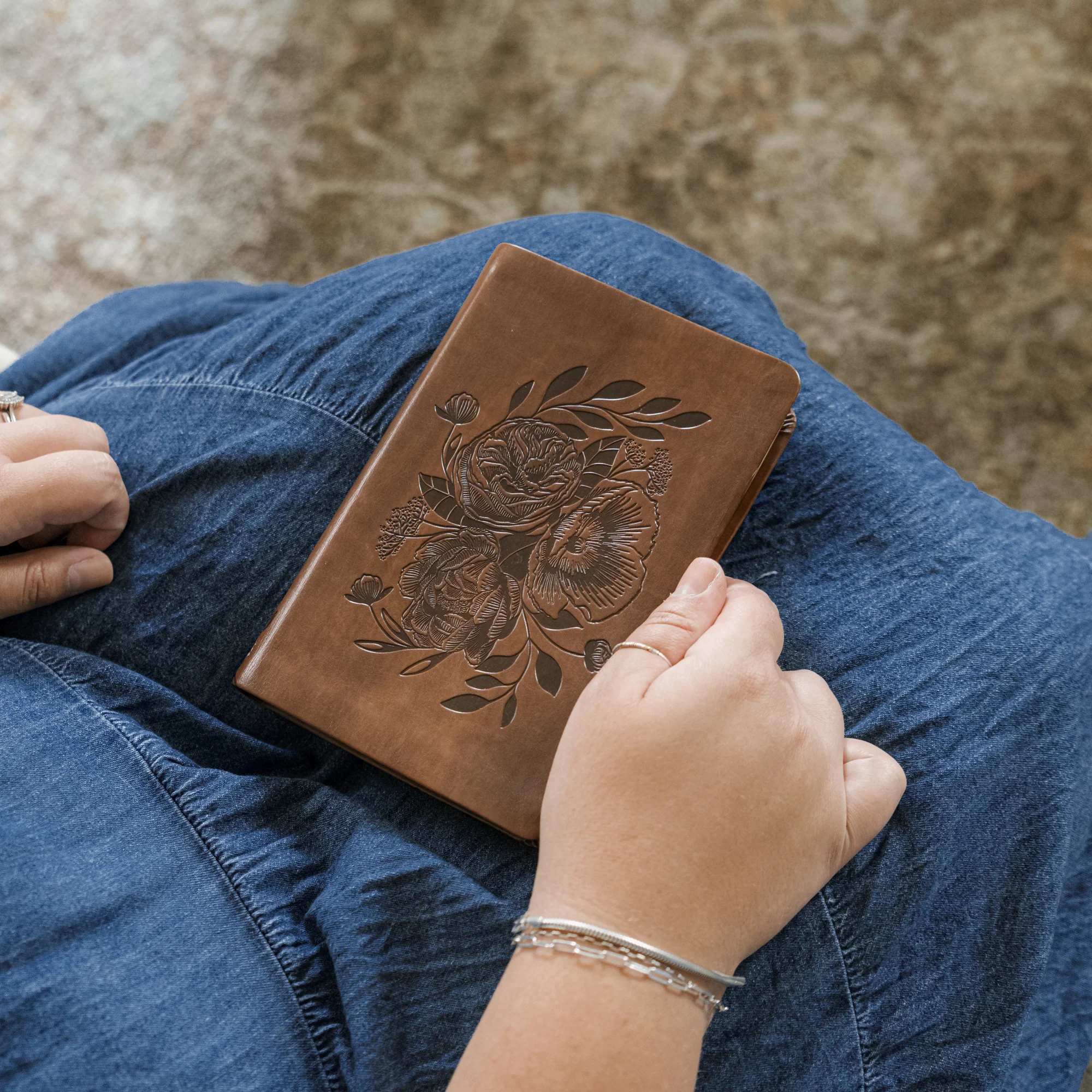 NLT Compact Bible: Aurora Theme - Image 9