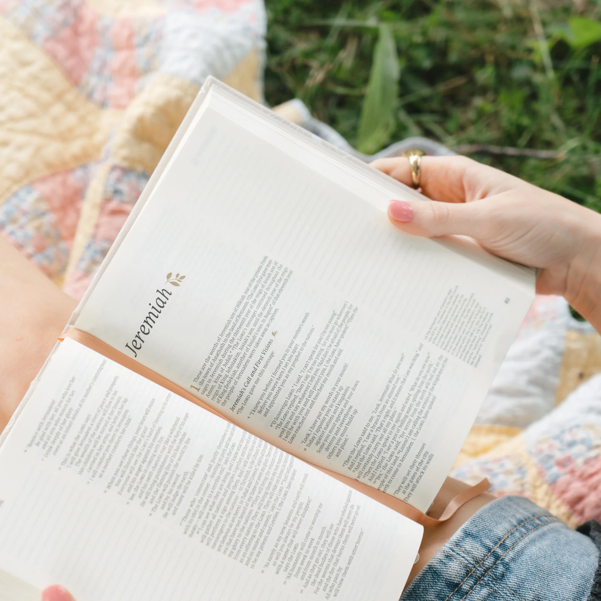 NLT Notetaking Bible: Cordova Theme - Image 9